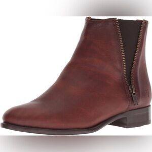 Frye Carly Casual Chelsea Ankle Boots Womens Size 7.5 B Cognac Brown Leather